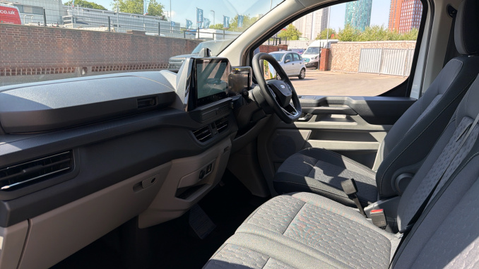 Ford Transit Custom 320 L2 Diesel Fwd 2.0 EcoBlue 136ps H1 Double Cab Van Limited Auto - Image 13